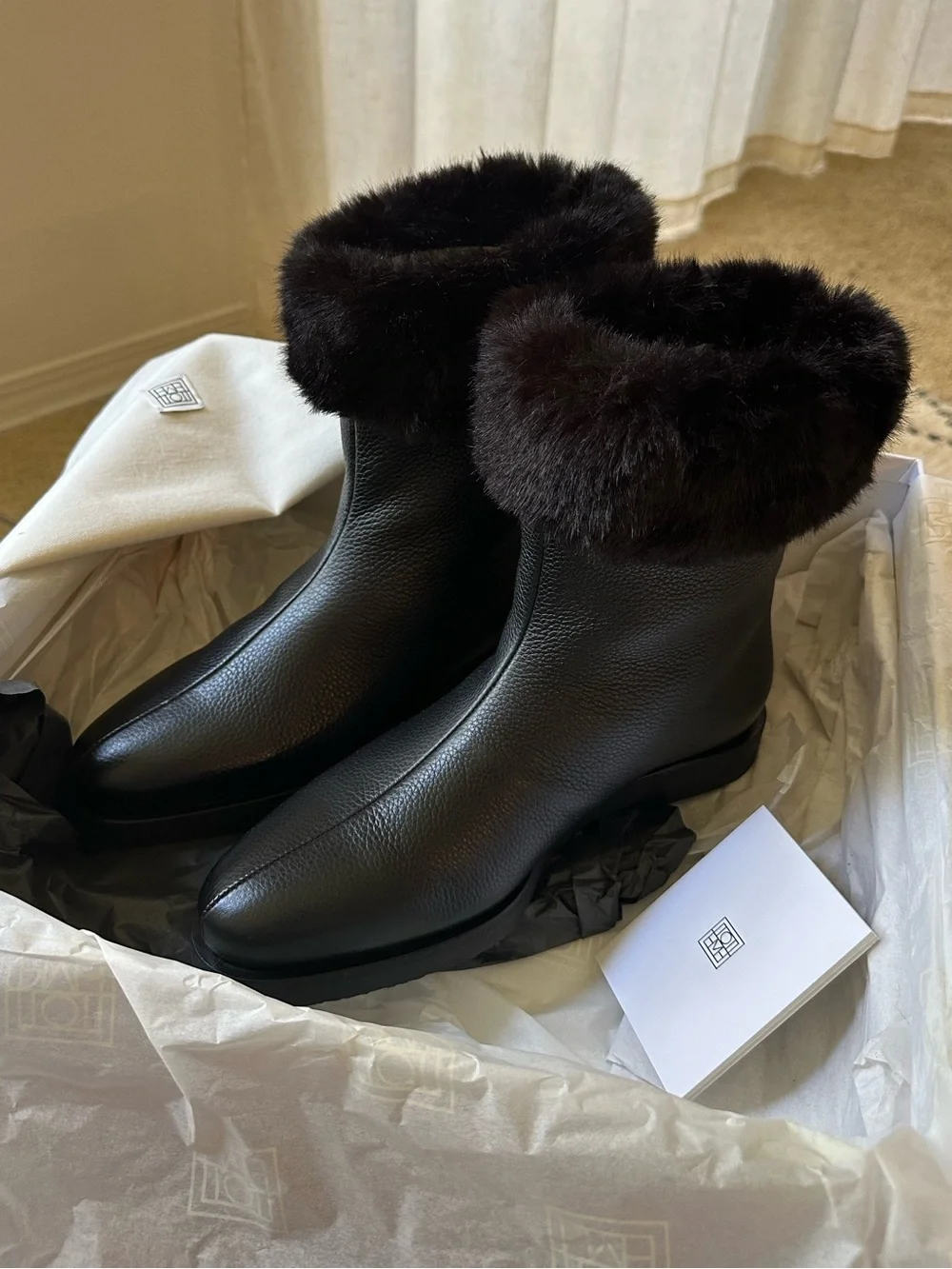 Toteme Off-Duty Leather Shearling Boots Black 37 New With Box - Picture 3 of 6